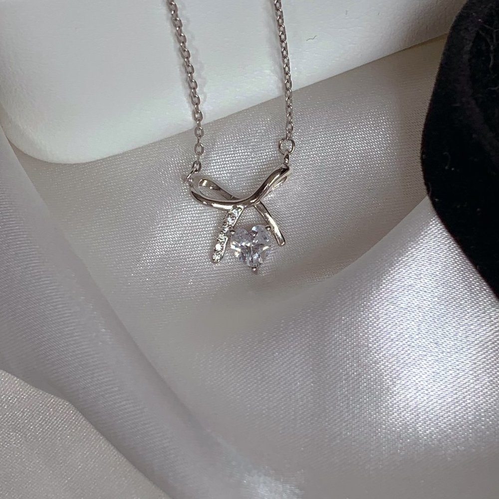 Bow Zircon Necklace - Picture 12 of 16
